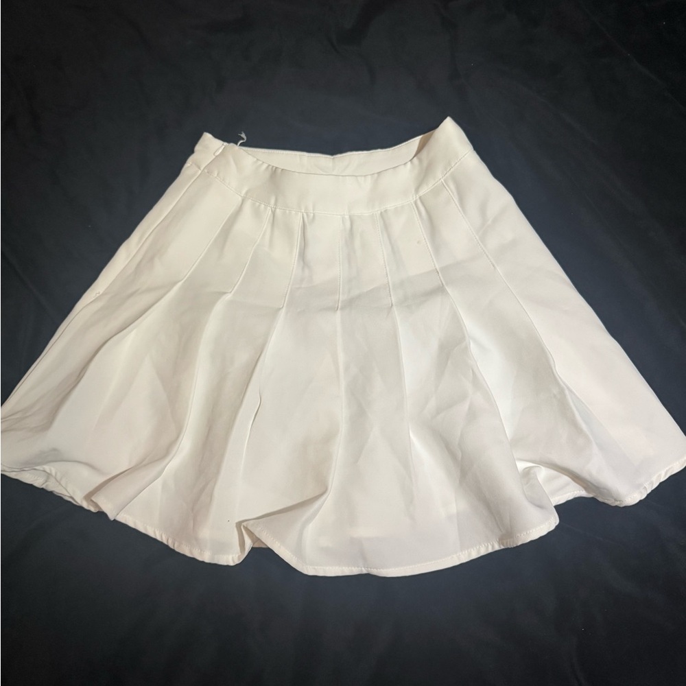 SHEIN Classic White Pleated Skirt